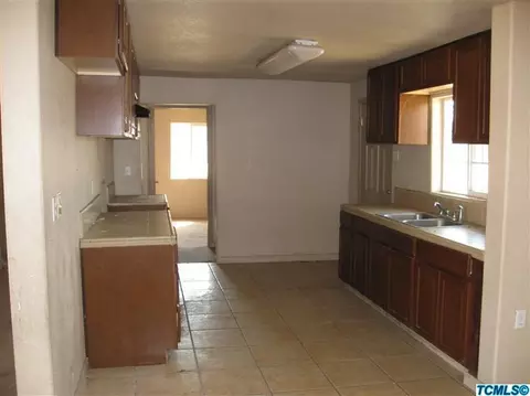 562 W Clark St, Madera, CA 93638 photo 4
