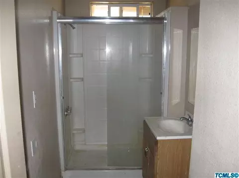 562 W Clark St, Madera, CA 93638 photo 9