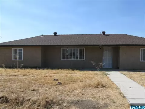 562 W Clark St, Madera, CA 93638 photo 1