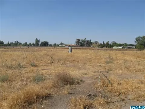 562 W Clark St, Madera, CA 93638 photo 8