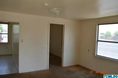 732 E 11th St, Reedley, CA 93654 photo 2
