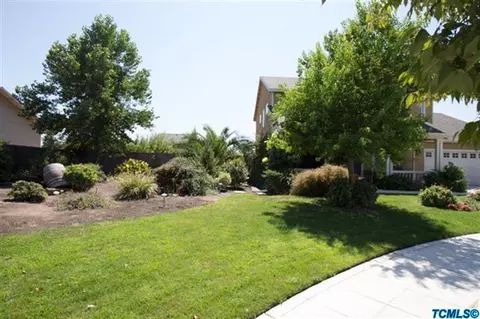 621 E Abbott Ave, Reedley, CA 93654 photo 2