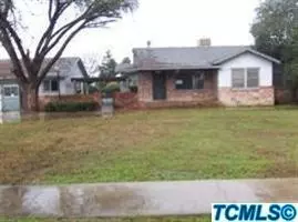 980 N E St, Tulare, CA 93274 photo 1