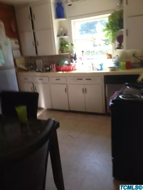 980 N E St, Tulare, CA 93274 photo 3