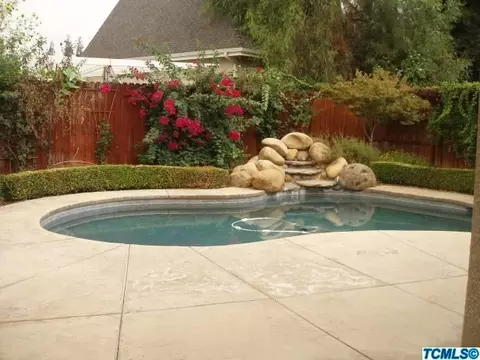 827 Davis Ave, Exeter, CA 93221 photo 2