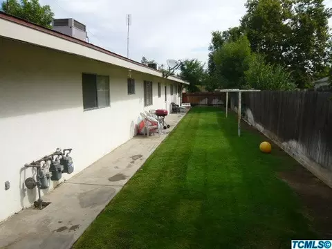 360 E Merced St, Dinuba, CA 93618 photo 3