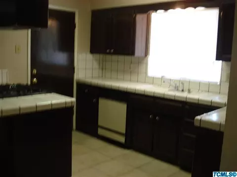 1282 Van Ct, Hanford, CA 93230 photo 9