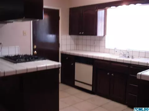 1282 Van Ct, Hanford, CA 93230 photo 8