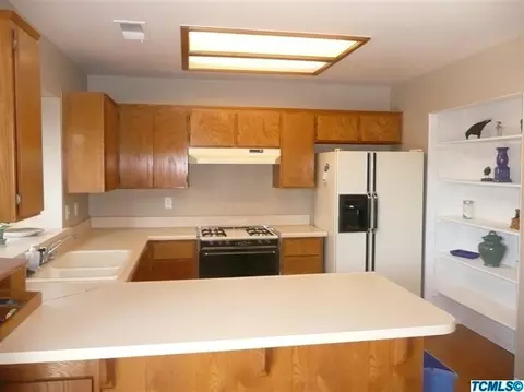 1617 E Vassar Dr, Visalia, CA 93292 photo 3
