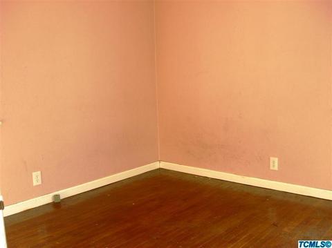 909 E Myrtle Ave, Visalia, CA 93292 photo 13