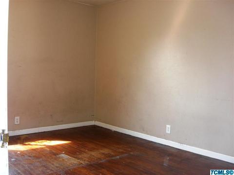 909 E Myrtle Ave, Visalia, CA 93292 photo 11
