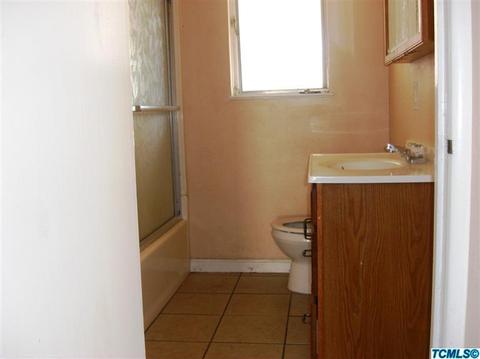 909 E Myrtle Ave, Visalia, CA 93292 photo 12