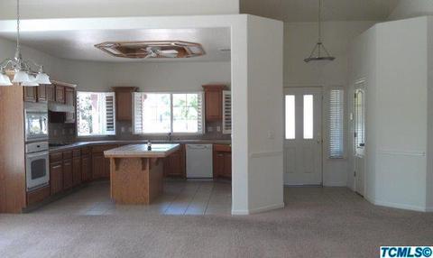 239 E Olson Ave, Reedley, CA 93654 photo 2