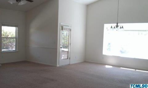 239 E Olson Ave, Reedley, CA 93654 photo 4