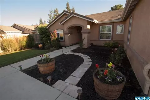 1092 E Northridge Dr, Dinuba, CA 93618 photo 2