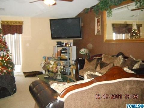 136 E Robin, Visalia, CA 93291 photo 2