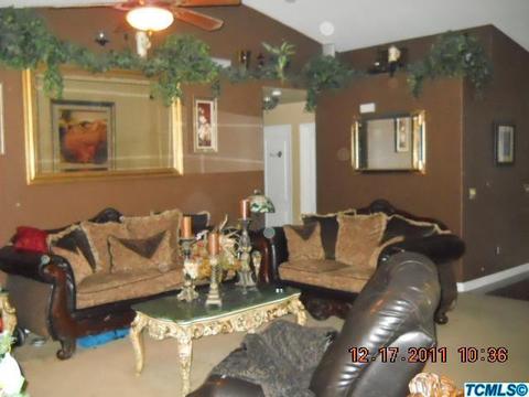 136 E Robin, Visalia, CA 93291 photo 3