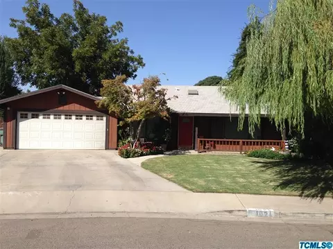 1024 E Howard Ct, Visalia, CA 93292 photo 1
