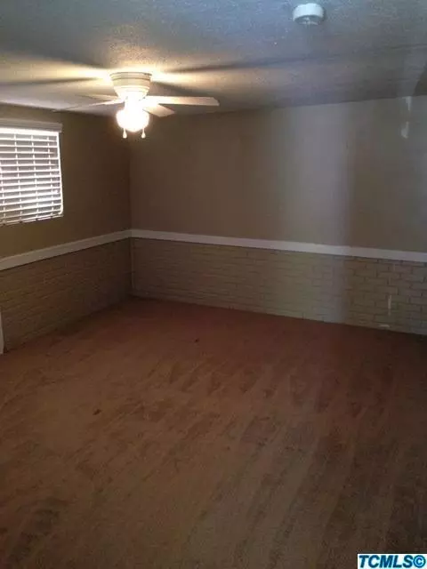 2413 E Westcott Ave, Visalia, CA 93292 photo 17