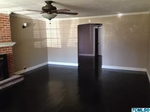 2413 E Westcott Ave, Visalia, CA 93292 photo 2