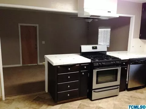 2413 E Westcott Ave, Visalia, CA 93292 photo 8