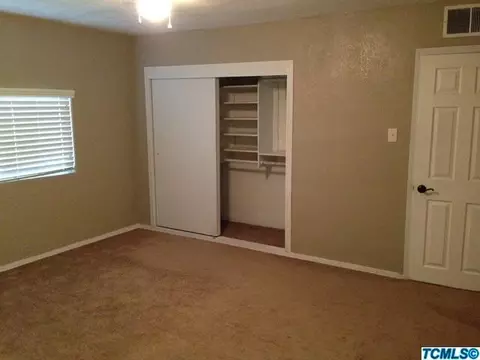 2413 E Westcott Ave, Visalia, CA 93292 photo 12