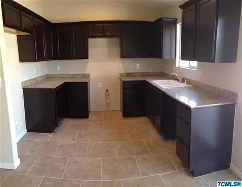 870 Pasteur St, Hanford, CA 93230 photo 4