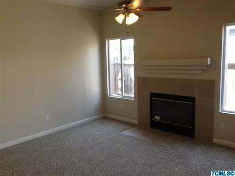 870 Pasteur St, Hanford, CA 93230 photo 2