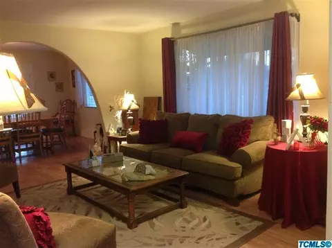 875 W D St, Lemoore, CA 93245 photo 7