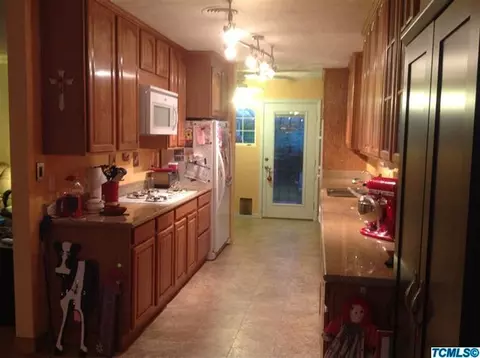 875 W D St, Lemoore, CA 93245 photo 13