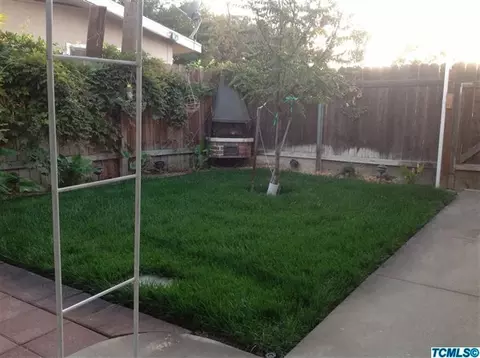 875 W D St, Lemoore, CA 93245 photo 5