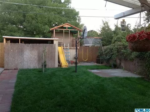 875 W D St, Lemoore, CA 93245 photo 4