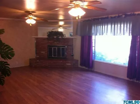 127 E Prosperity Ave, Tulare, CA 93274 photo 3
