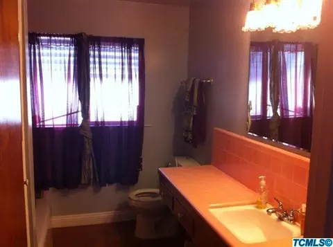 127 E Prosperity Ave, Tulare, CA 93274 photo 9
