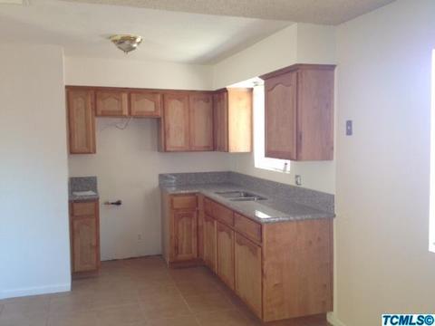 1010 Ellsworth Ave, Pixley, CA 93256 photo 4