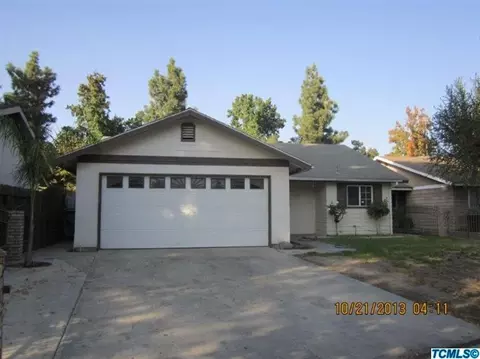 820 W Lark Ct, Visalia, CA 93291 photo 1