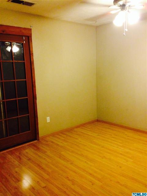 979 Clover Ln, Hanford, CA 93230 photo 3