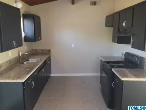 420 E Rose Ave, Visalia, CA 93277 photo 3