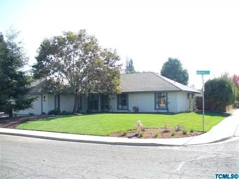 2401 E Hillcrest Ct, Visalia, CA 93292 photo 1