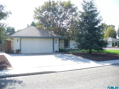 2401 E Hillcrest Ct, Visalia, CA 93292 photo 2
