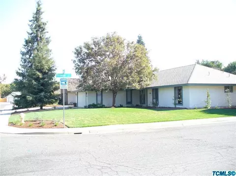 2401 E Hillcrest Ct, Visalia, CA 93292 photo 3