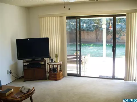2401 E Hillcrest Ct, Visalia, CA 93292 photo 9