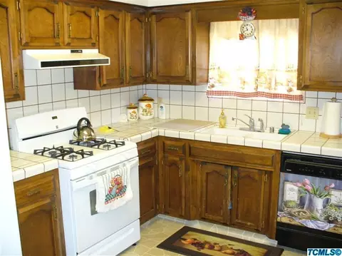 2401 E Hillcrest Ct, Visalia, CA 93292 photo 5