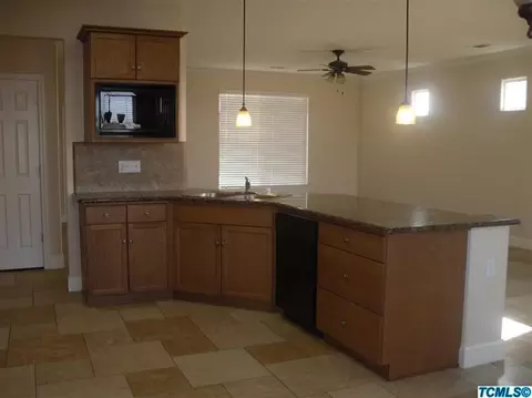 1783 Greene St, Dinuba, CA 93618 photo 4