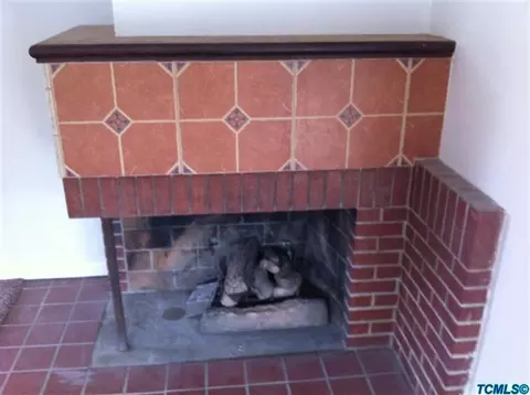 1010 E Myrtle Ave, Visalia, CA 93292 photo 4