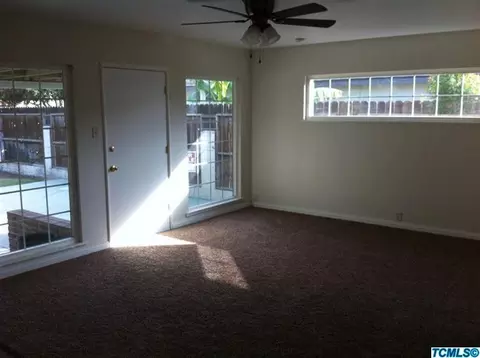 1010 E Myrtle Ave, Visalia, CA 93292 photo 7
