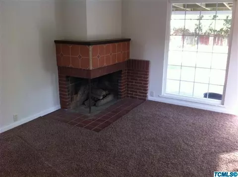 1010 E Myrtle Ave, Visalia, CA 93292 photo 3