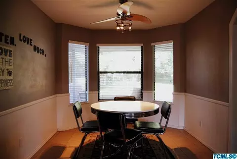1930 E Paradise Ave, Visalia, CA 93292 photo 5