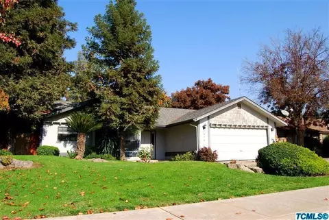 1930 E Paradise Ave, Visalia, CA 93292 photo 1
