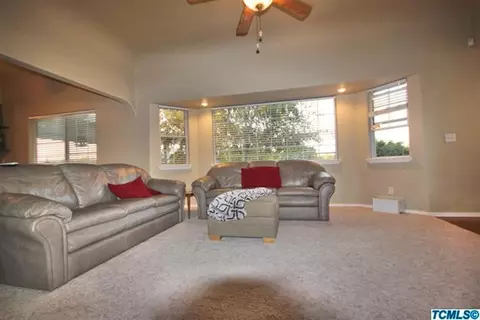 300 W Glaze Ave, Exeter, CA 93221 photo 8